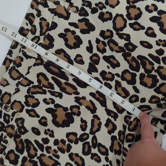 Chico's Womens Pants 10 Cream Leopard Print So Slimming Size 1.5 Ankle - Picture 8 of 9